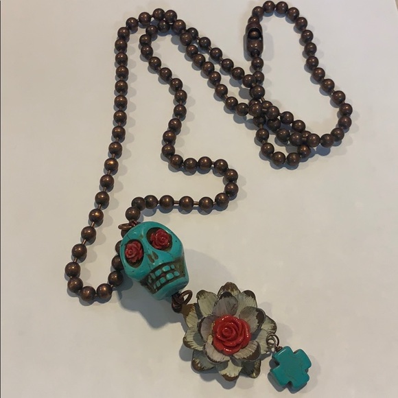 Jewelry - ✨ skull necklace.